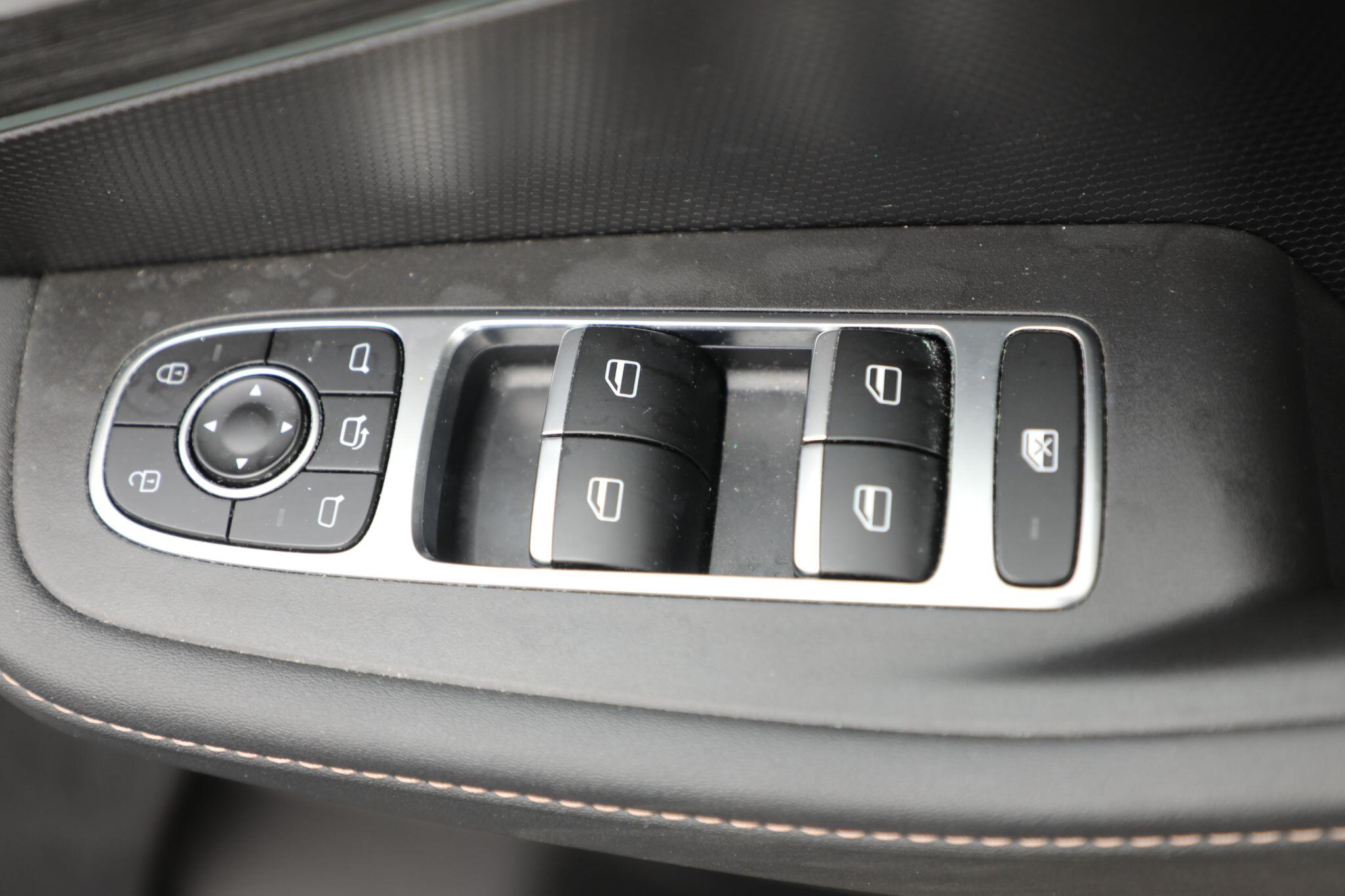 Large vehicle image